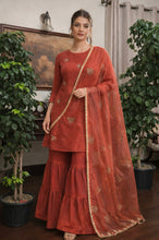 Load image into Gallery viewer, Dupatta in a burnt rust with zardozi booti
