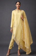 Load image into Gallery viewer, Dupatta yellow organza
