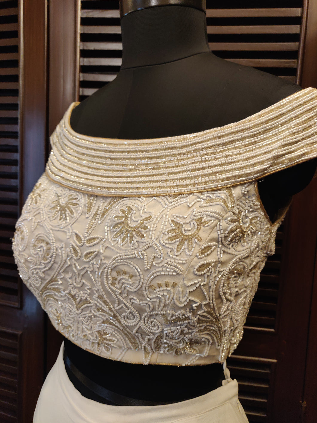 White off shoulder embroidery blouse