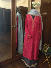 Load image into Gallery viewer, Melon pink silk zardozi suit
