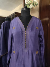 Load image into Gallery viewer, Earthy  lavender purple silk suit
