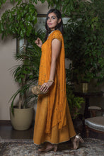 Load image into Gallery viewer, Gold clutch bag
